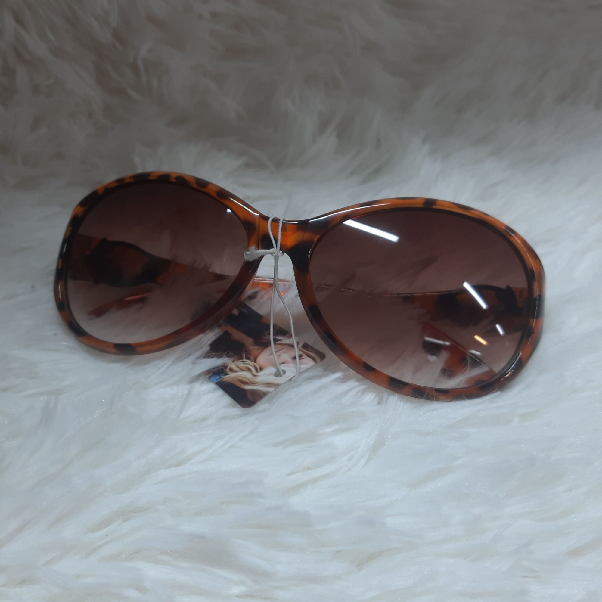 Picture of ladies sunglass - Multicolor