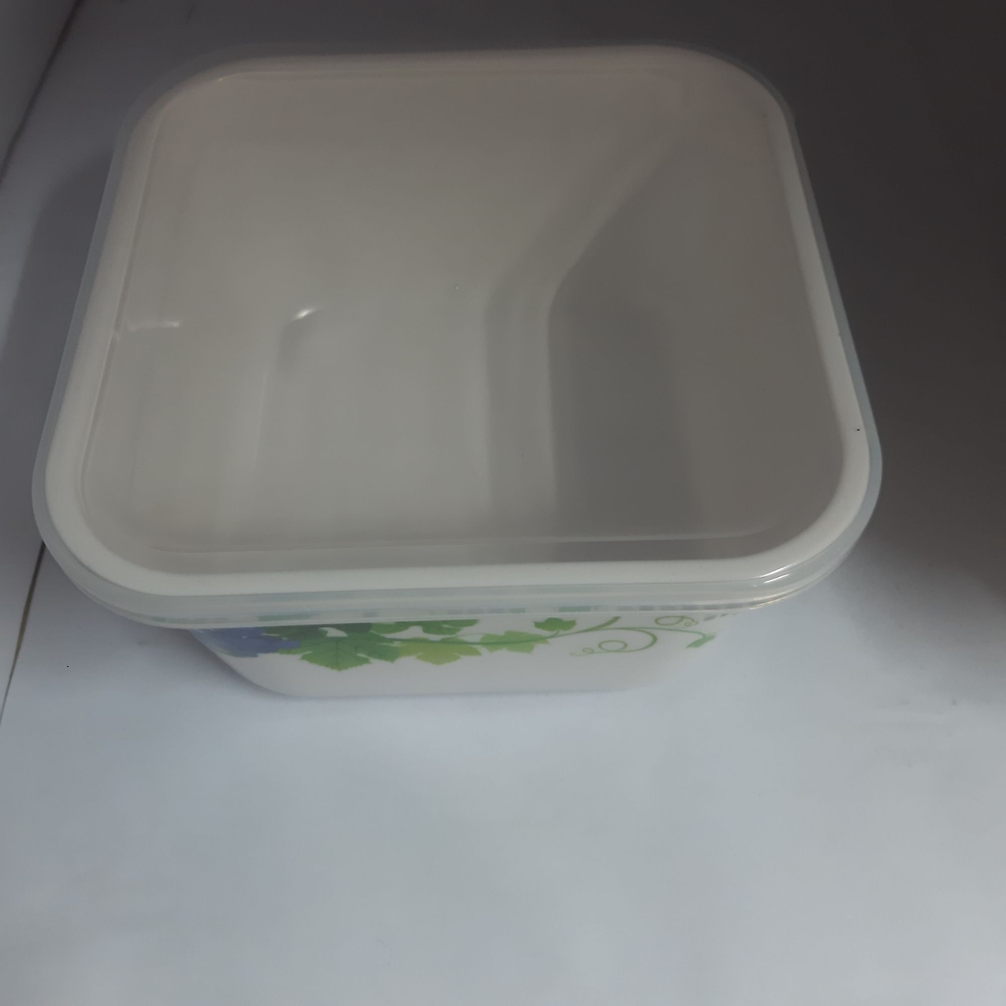Picture of Italano 5"square container melamine - Multicolor