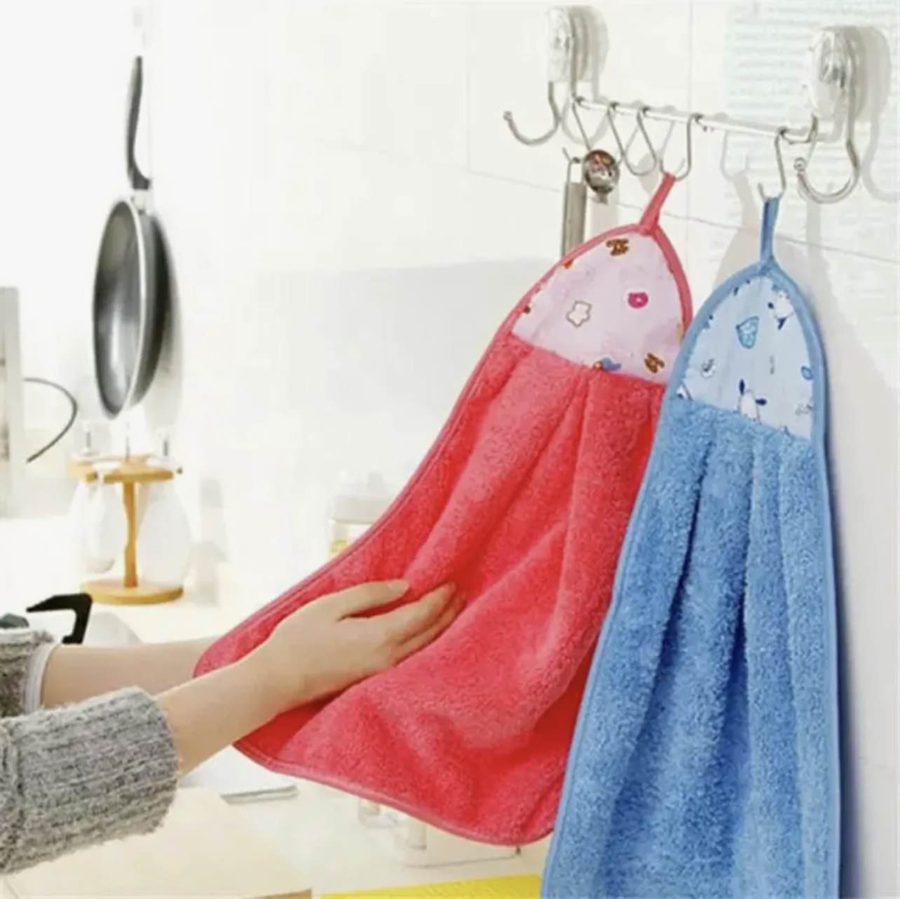 Picture of Hanging Basin Hand Towel – 10×15 Inch Soft Absorbent Quick Dry Kitchen & Bathroom Towel – 1 Piece Multi-Purpose Cleaning Cloth - Multicolor