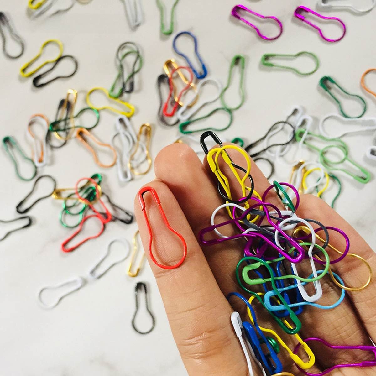 Picture of 100 Pcs Multicolor Hijab Pins for Women – Small Size Coilless Metal Safety Pins – Rust Resistant Scarf, Hijab & Clothing Pins - Multicolor