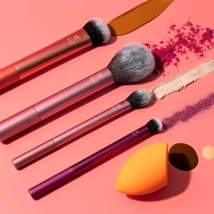 Picture of Real Techniques Everyday Essential Makeup Brush Set - Makeup Brush Set - Makeup Brush & Makeup Sponge Set - Multicolor