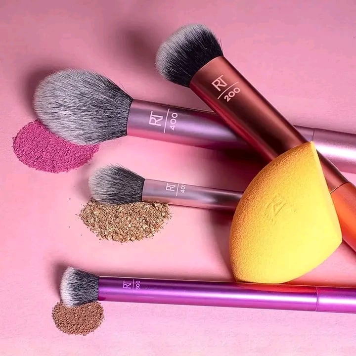Picture of Real Techniques Everyday Essential Makeup Brush Set - Makeup Brush Set - Makeup Brush & Makeup Sponge Set - Multicolor