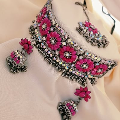 Picture of Indian Necklace Set New Collection High Quality Gold Plated Necklace Set for Women Choker Set(Choker,Earrings,Tikli)