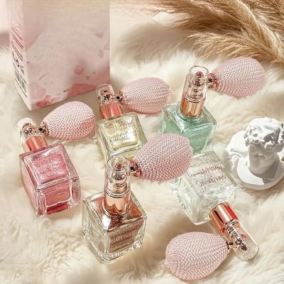 Picture of Fashion Highlighter Powder Spray High Gloss Glitter Powder Spray Shimmer  Sparkle Powder Makeup for Face & Body