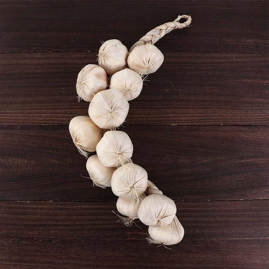 Picture of Artificial Garlic String, 1 Pack Simulation Artificial Lifelike Fake Vegetable Artificial Garlic Hanging String Photography Props for Home Office Kitchen Harvest Decoration (White Garlic, 1pc) - White