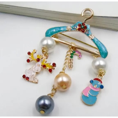 Picture of Festive Pearl Pendant Hanger Brooch Pins: Cute Christmas Elk and Snowman Pin Badges - Multicolor