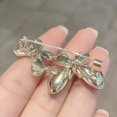 Picture of Elegant Crystal Butterfly Brooch Set: Rhinestone Animal Pins, Luxury Suit Accessories, Stylish Fashion Gifts for Women - Multicolor