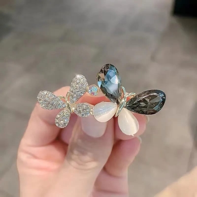 Picture of Elegant Crystal Butterfly Brooch Set: Rhinestone Animal Pins, Luxury Suit Accessories, Stylish Fashion Gifts for Women - Multicolor