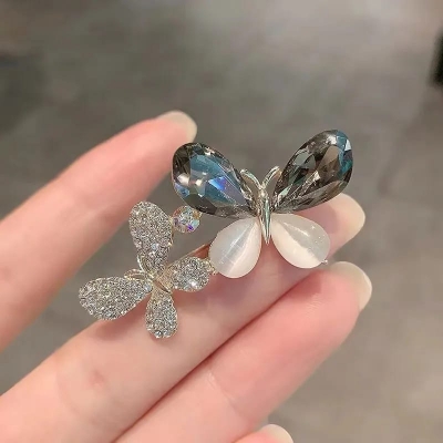 Picture of Elegant Crystal Butterfly Brooch Set: Rhinestone Animal Pins, Luxury Suit Accessories, Stylish Fashion Gifts for Women - Multicolor