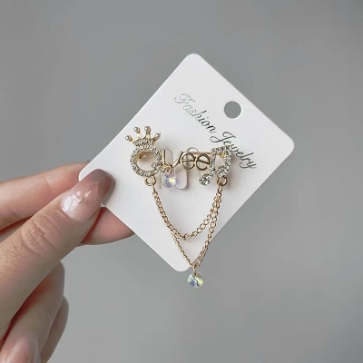Picture of Cute Tassel Letter Queen Brooch Women Men Rhinestones Crystal English Alphabet Crown Musical Note Metal Brooches Jewelry Accessories - Gold