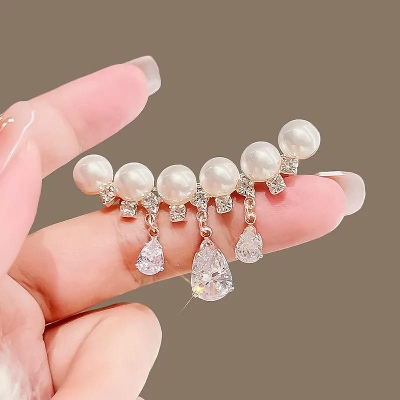 Picture of New Pearl Brooch Luxury Suit Lapel Pin Jewelry Tassel Crystal Rhinestone Women Coat Skirt Collar Anti-slip Scarf Cardigan Clip - Multicolor