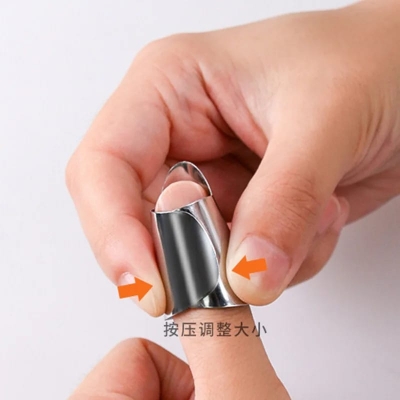 Picture of 4 pcs Safeguard Fingers While Preparing Delicious Meals: Adjustable Cutting Protector - Silver