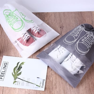 Picture of 2pcs Travel-Friendly Non-Woven Shoe Bag - Dustproof, Waterproof, Portable Tote for Efficient Shoe Storage - Multicolor