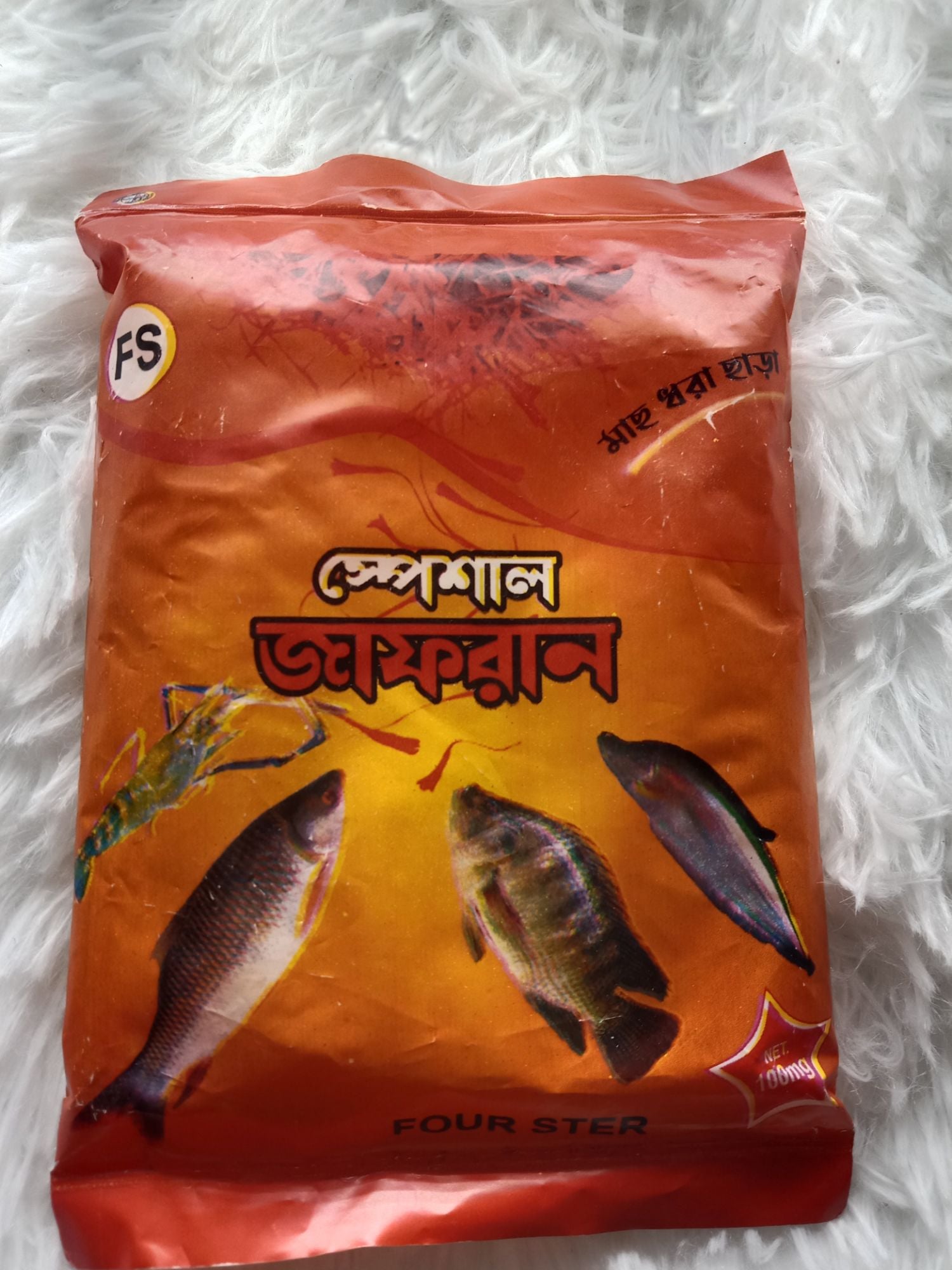 Picture of Saffron is used as a fishing bait in four or 100 grams |-Multicolor