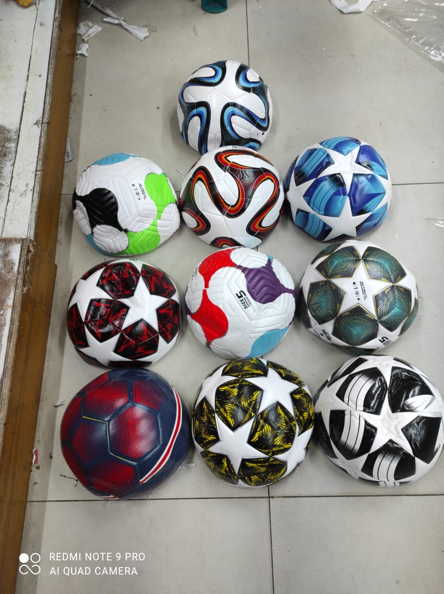 Picture of Official Football Of English Premier League 2022-23 AEROW SCULPT Technology High Quality Non Stitched Water Resistance FOOTBALL; Official Size: 5 |-Multicolor