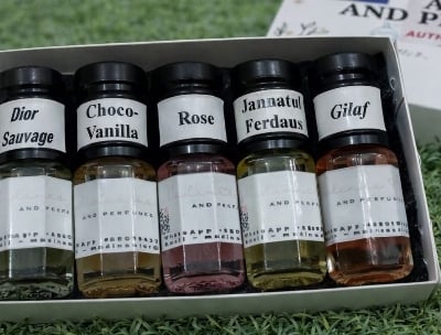 Picture of "The Signature Collection: A Journey Through Five Iconic Scents"-Body