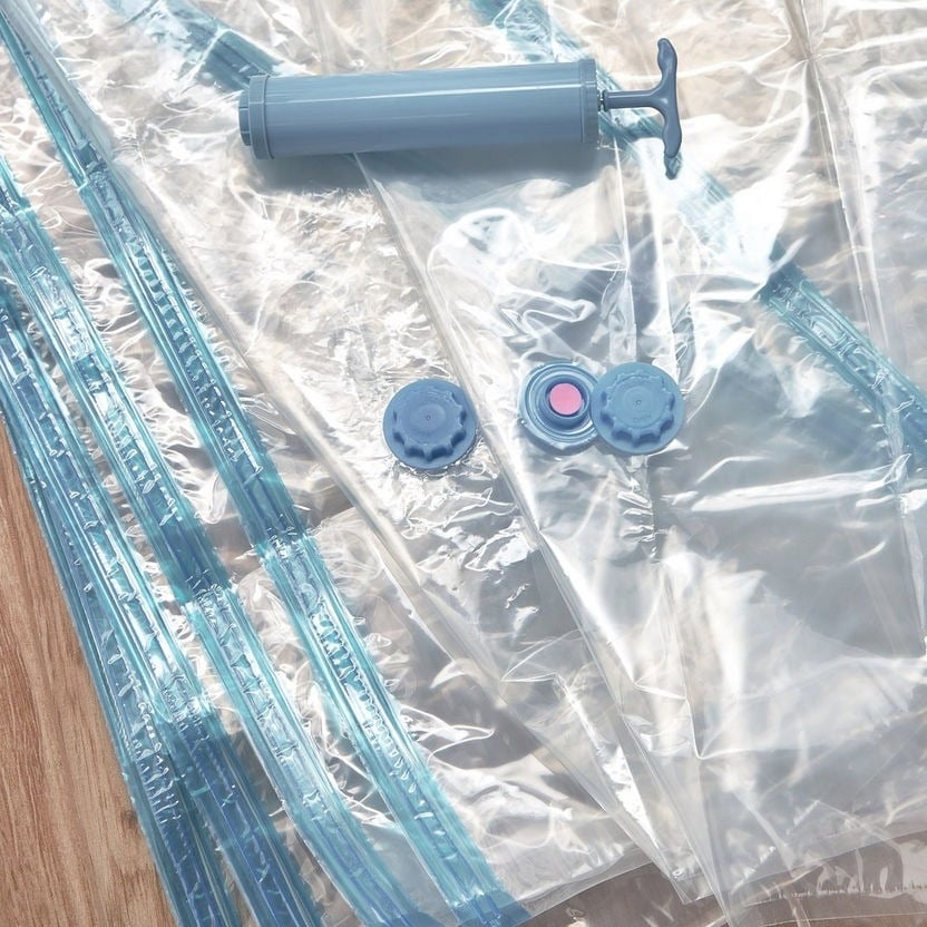 Picture of Multi-Size Vacuum Bags (4pcs Set) – Includes Hand Pump for Clothes & BlanketsSize 40x60cm/60x80cm/80x100cm 4pcs Combo Set - White