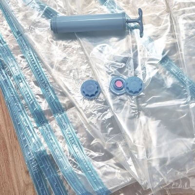 Picture of Multi-Size Vacuum Bags (4pcs Set) – Includes Hand Pump for Clothes & BlanketsSize 40x60cm/60x80cm/80x100cm 4pcs Combo Set - White