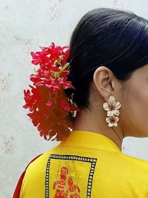 Picture of Artificial Hair Flower For Woman Red Color gajra flower hair bun - Red - Int: One size
