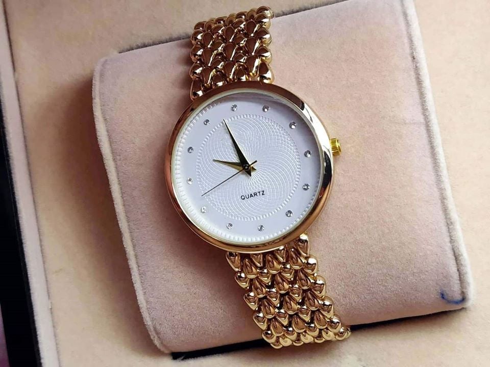 Picture of Gucci Gold Stainless Steel Analog Watch for Women - Ladies Watch - Gold