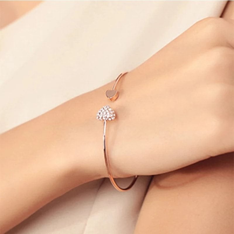 Picture of Women'S Crystal Cubic Zirconia Bracelet - Adorn Wrist With The Elegance Of This Crystal Cubic Zirconia Bracelet Designed For Women - - Gold