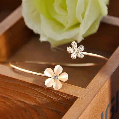 Picture of Fashion boutique rhinestone letter gemstone bracelet - Gold