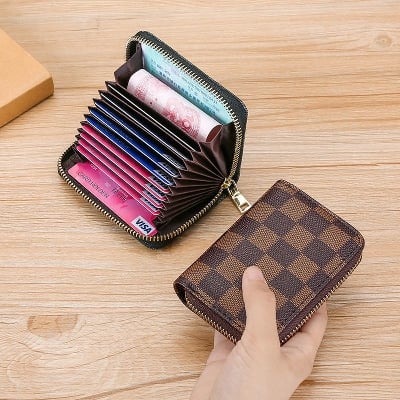 Picture of Men Business Card Holder  Leather Credit Card Holder - Brown