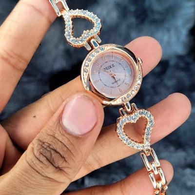 Picture of Brand New Women Watch Fashion Women style watch For Girls - Gold