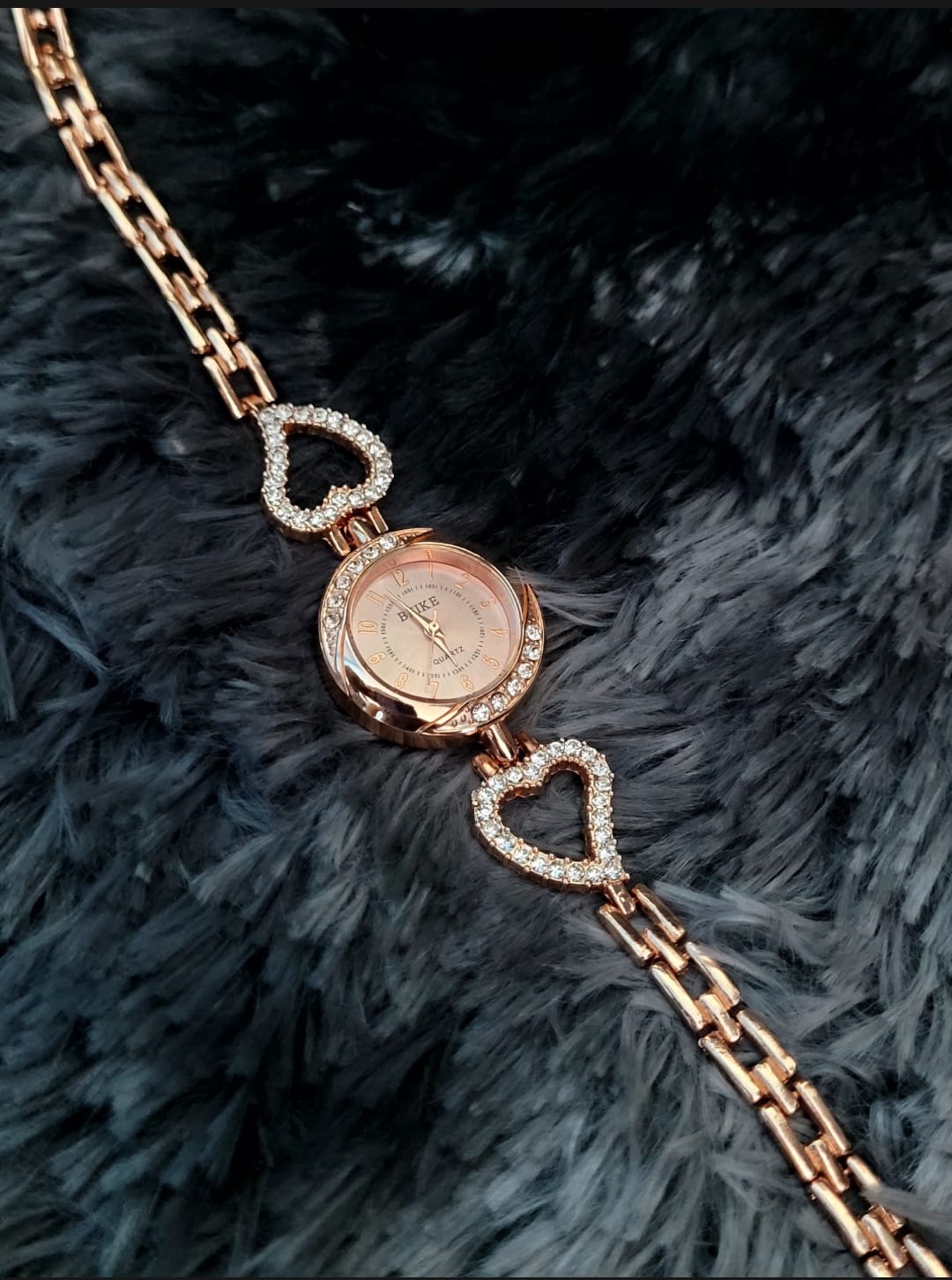 Picture of Brand New Women Watch Fashion Women style watch For Girls - Gold