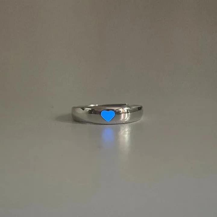 Picture of 1pcs/Glow In The Dark Heart Detail Cuff Ring