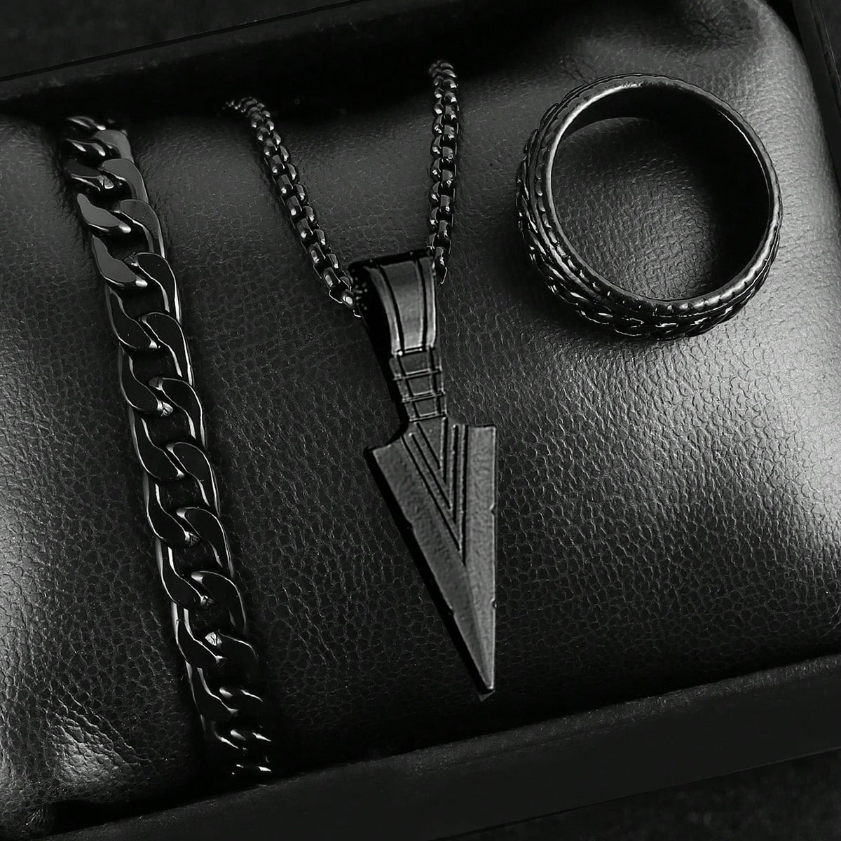 Picture of High-Quality Stainless Steel Men's Jewelry Set with Tribal Arrow Necklace, Chain Bracelet & Ring