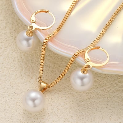 Picture of 3-Piece Set Simple Pearl Necklace And Earring Jewelry Set, Suitable For Women's Daily, Festival And Party Wear - Gold