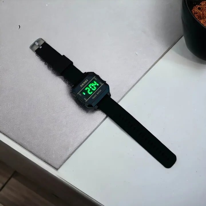 Picture of Digital Screen Rubber Strap Fashionable Wrist Watch for All Men - Black