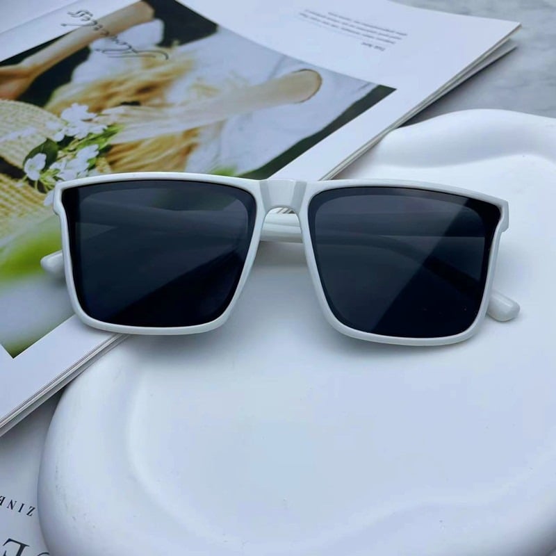 Picture of Trendy Look Very Stylish Black Sunglass for Men - White