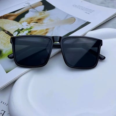 Picture of Trendy Look Very Stylish Black Sunglass for Men - White