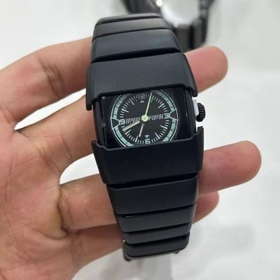 Picture of Unique Irregular Shape Metal Link Fashion Watch - One size