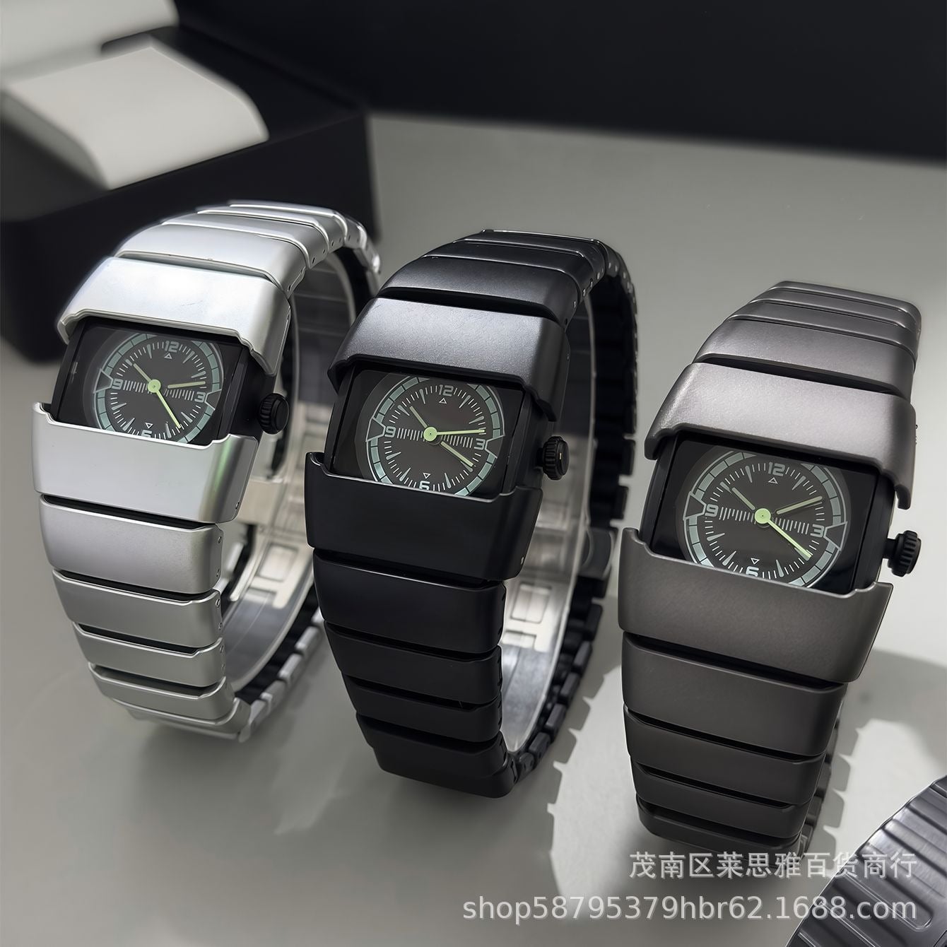 Picture of Unique Irregular Shape Metal Link Fashion Watch - One size