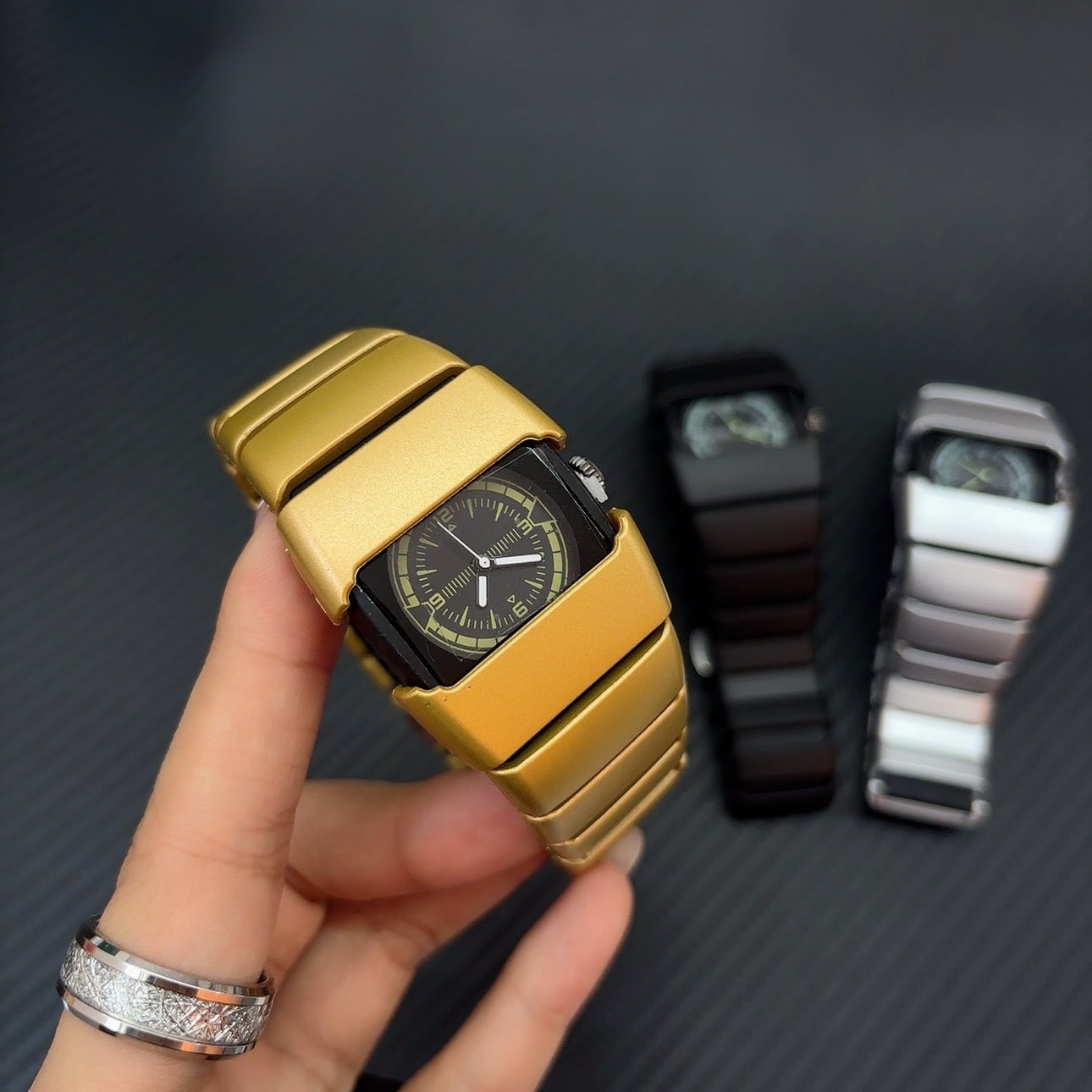 Picture of Unique Irregular Shape Metal Link Fashion Watch - One size