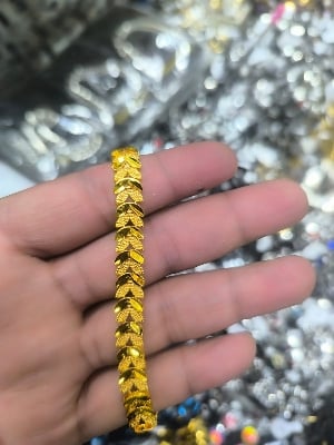Picture of Stylish Gold Plated Leaf Design Bridal Party Wear Bracelet