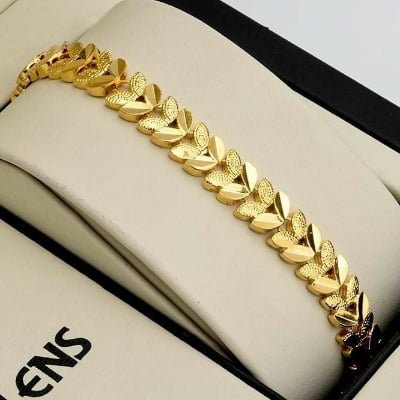 Picture of Stylish Gold Plated Leaf Design Bridal Party Wear Bracelet
