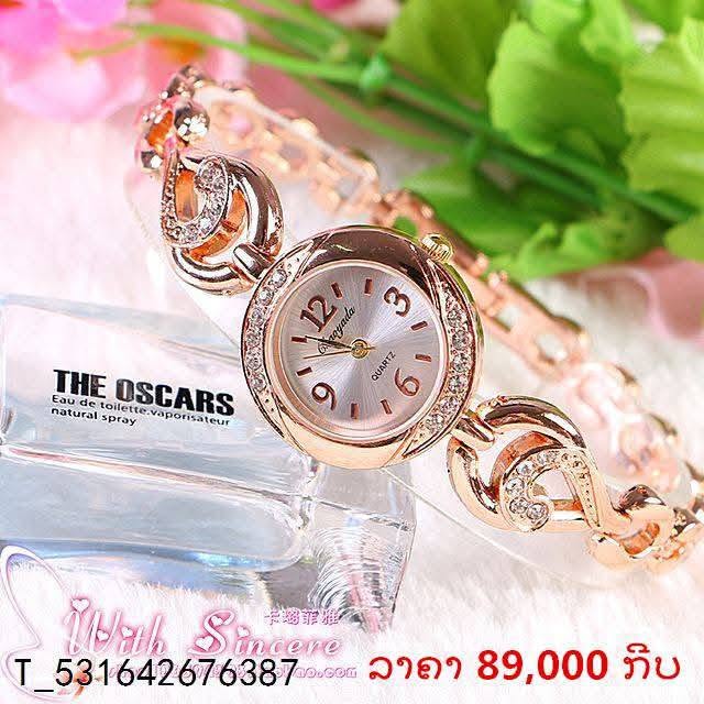Picture of Fashion Jewelry Bracelet Watch for Women | Luxury Crystal Heart Design