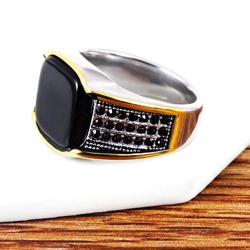 Picture of Man's Finger Ring