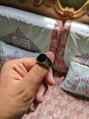 Picture of Man's Golden Finger Ring