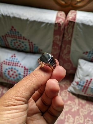 Picture of Man's Golden Finger Ring