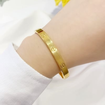 Picture of Golden Stone Round Bracelet For Man - Gold