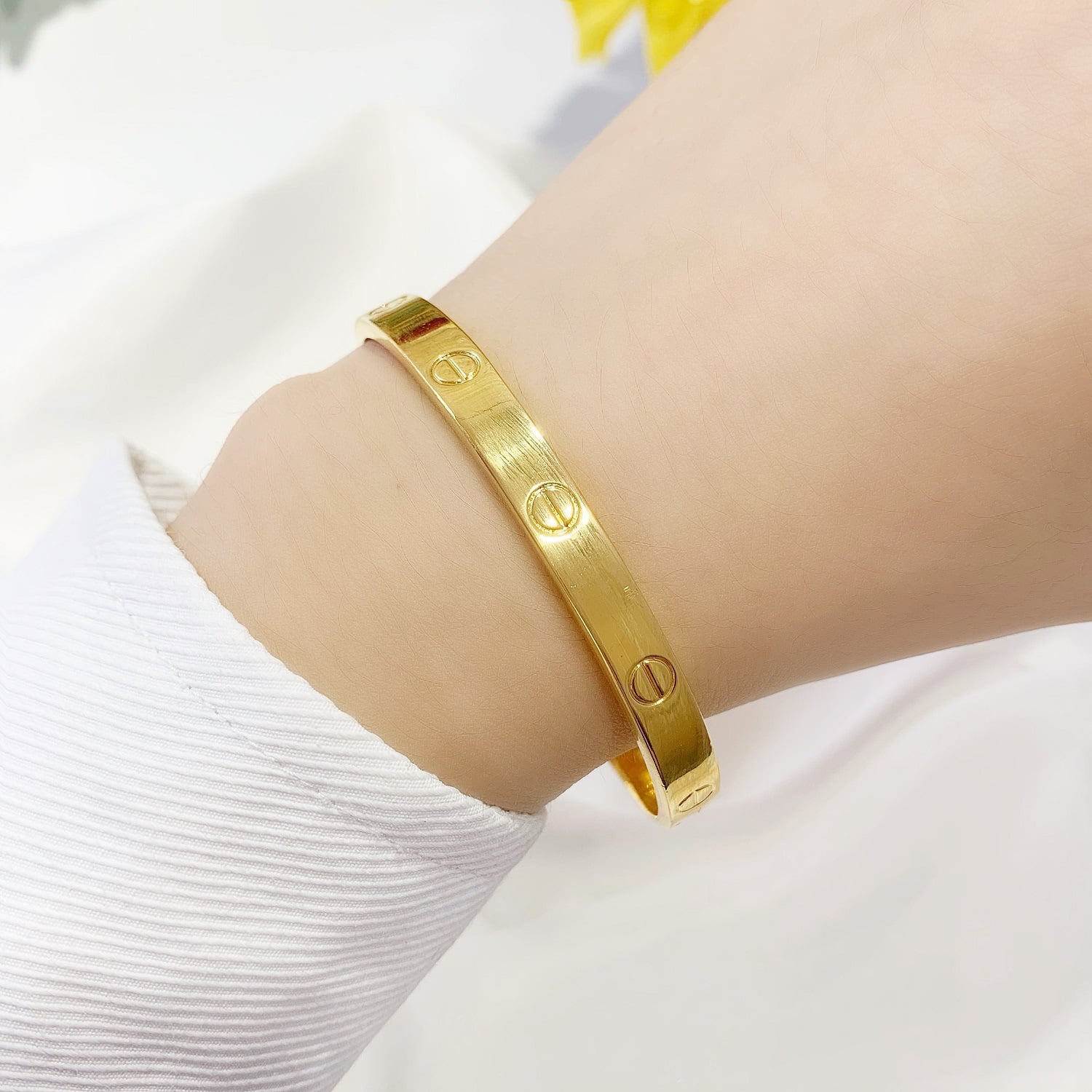Picture of Golden Stone Round Bracelet For Man - Gold