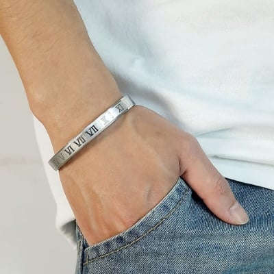 Picture of Silver Roman Numerals Stainless Steel Bracelet For Men - Silver
