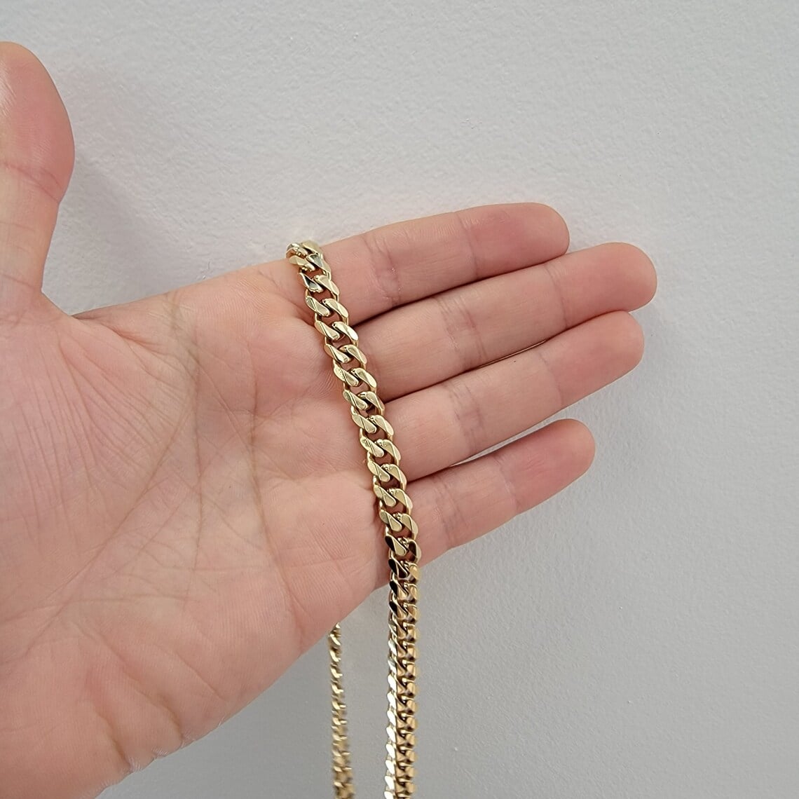 Picture of Chain Necklace For Women- Fashionabl Chain For Women - Gold