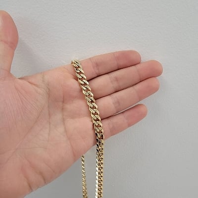 Picture of Chain Necklace For Women- Fashionabl Chain For Women - Gold