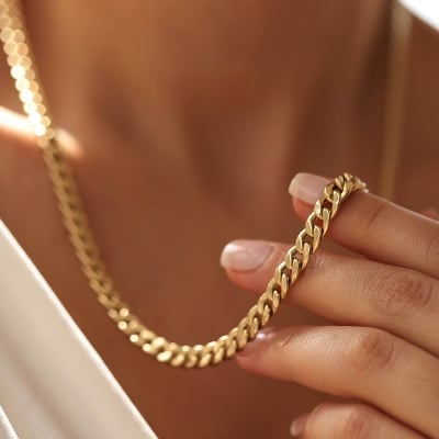 Picture of Stylish Golden Metal Chain For Women & Man - Gold